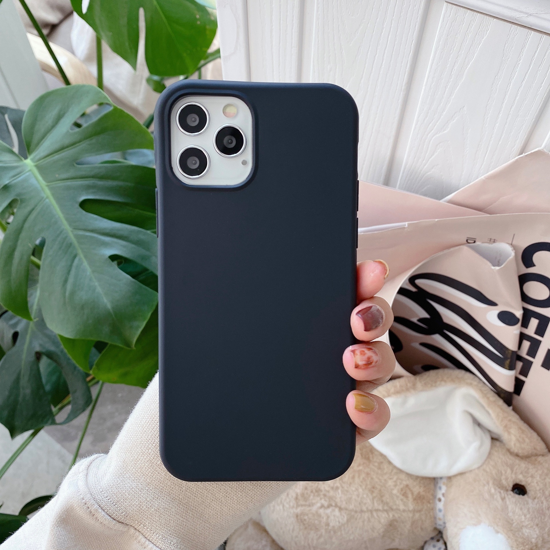 Aplicable a la carcasa del teléfono móvil de Apple X carcasa simple a prueba de caídas de gran agujero 16promax color caramelo que se siente agradable para la piel funda suave de silicona