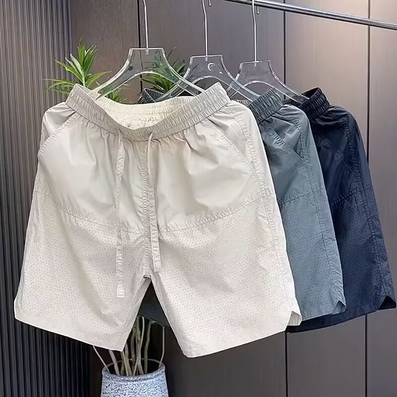 Pantalones cortos deportivos finos de verano, pantalones casuales de cinco puntos de malla de color sólido para hombres, pantalones de playa sueltos transpirables, de moda
