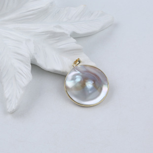Natural sea sky blue horse shell pearl pendant 30mm strong smooth leather horse shell pendant manufacturers wholesale