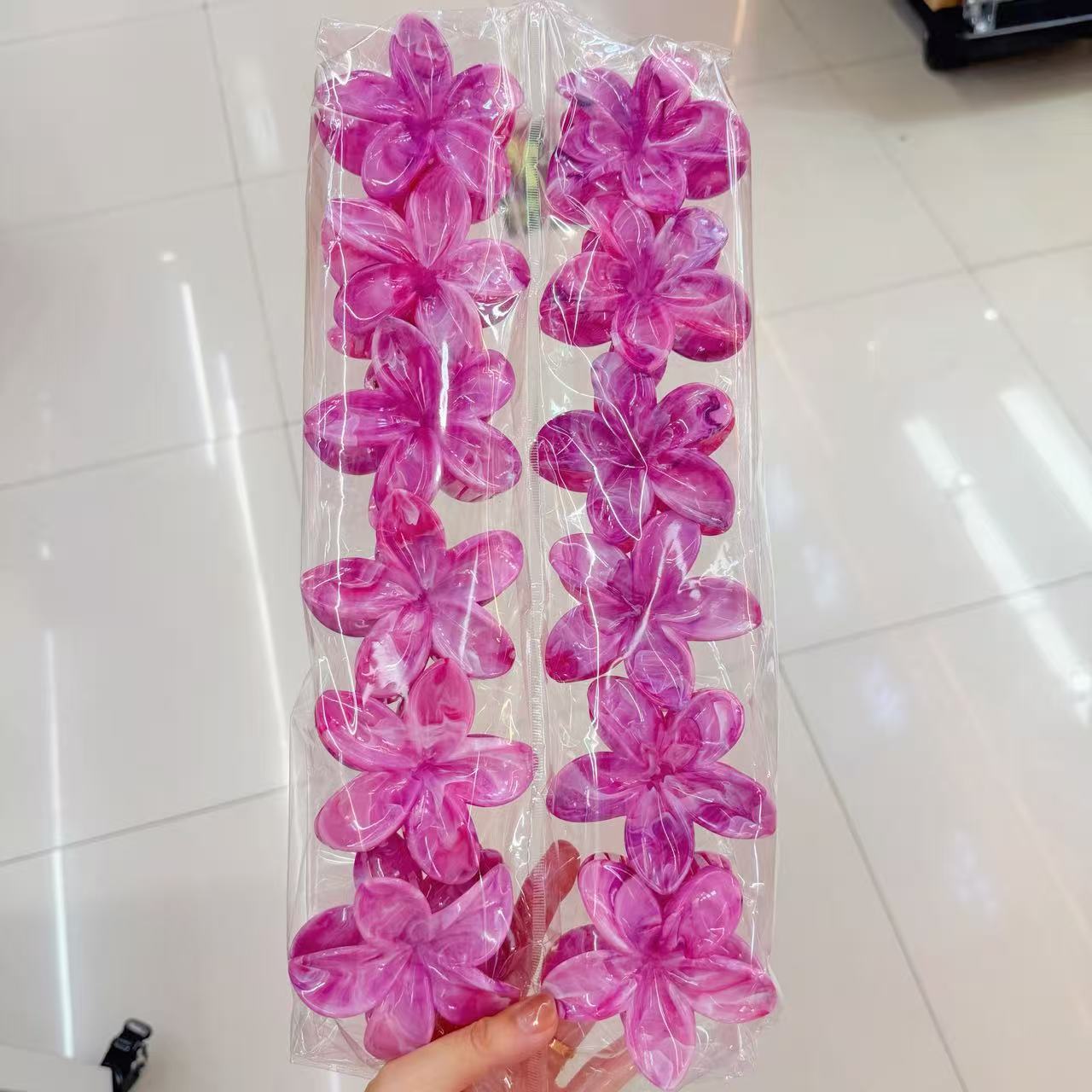 Europa y los Estados Unidos explotaron 8CM huevo flores clip de cabello de alta calidad para mujeres agarrar el cabello de tiburón color caramelo transfronterizo agarrar clip de cabello