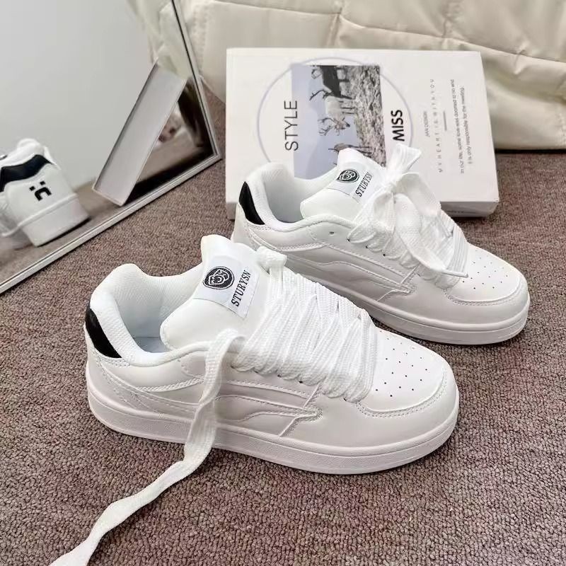 Pequeños zapatos de skate frescos y transpirables de moda para mujeres ins2025 verano y otoño zapatos blancos casuales zapatos de pan para mujeres