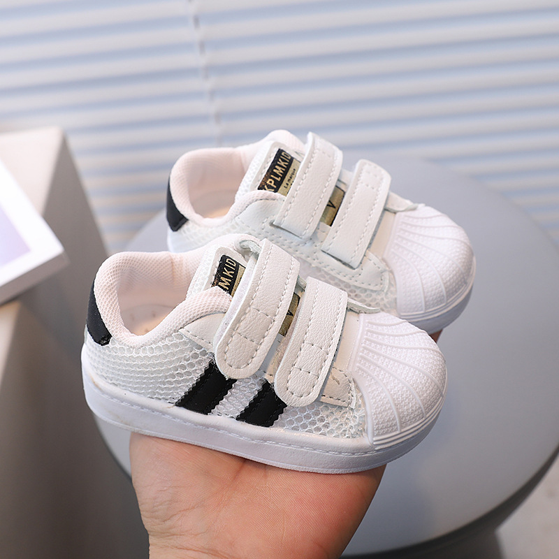 Barnbrädegalleria vit port hane och hona gående babyhacka, pring/sommar 2023 urholkad ingle meh_voghion.com