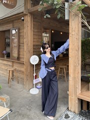 一字の肩のストライプは長袖のシャツの上着の女性の春のファッションのスーツをつなぎ合わせます。