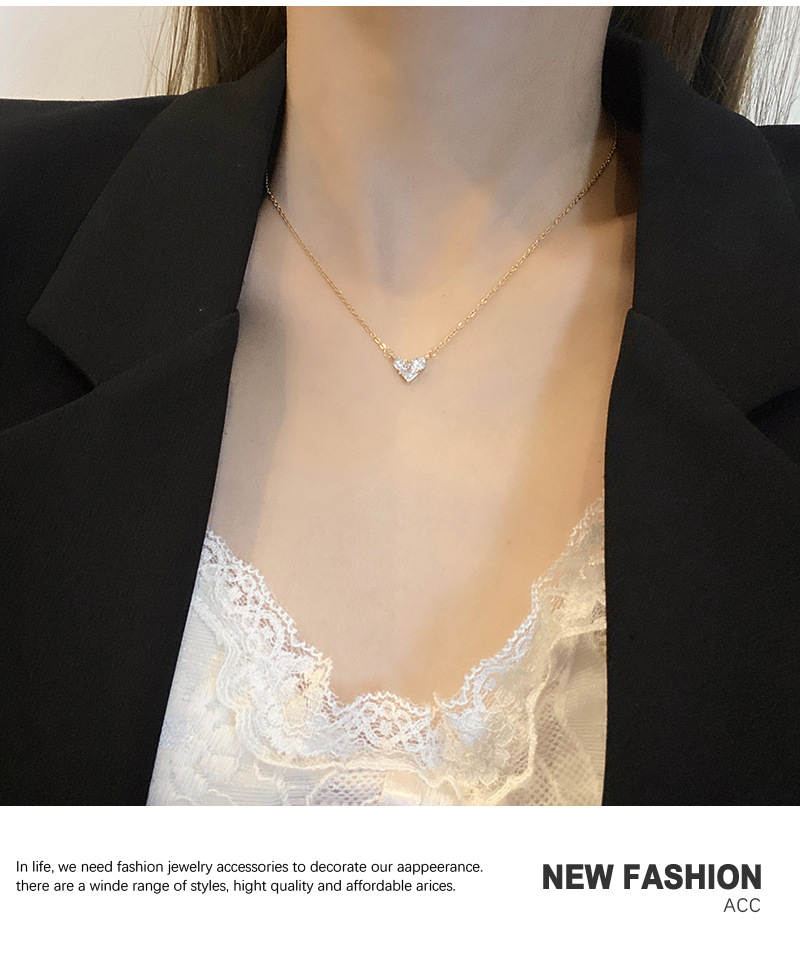 Simple Fashion In Europe And America Loving Heart Zircon Titanium Steel Necklace Niche Ins Style Temperament Clavicle Chain Internet Celebrity Light Luxury Pendant display picture 6