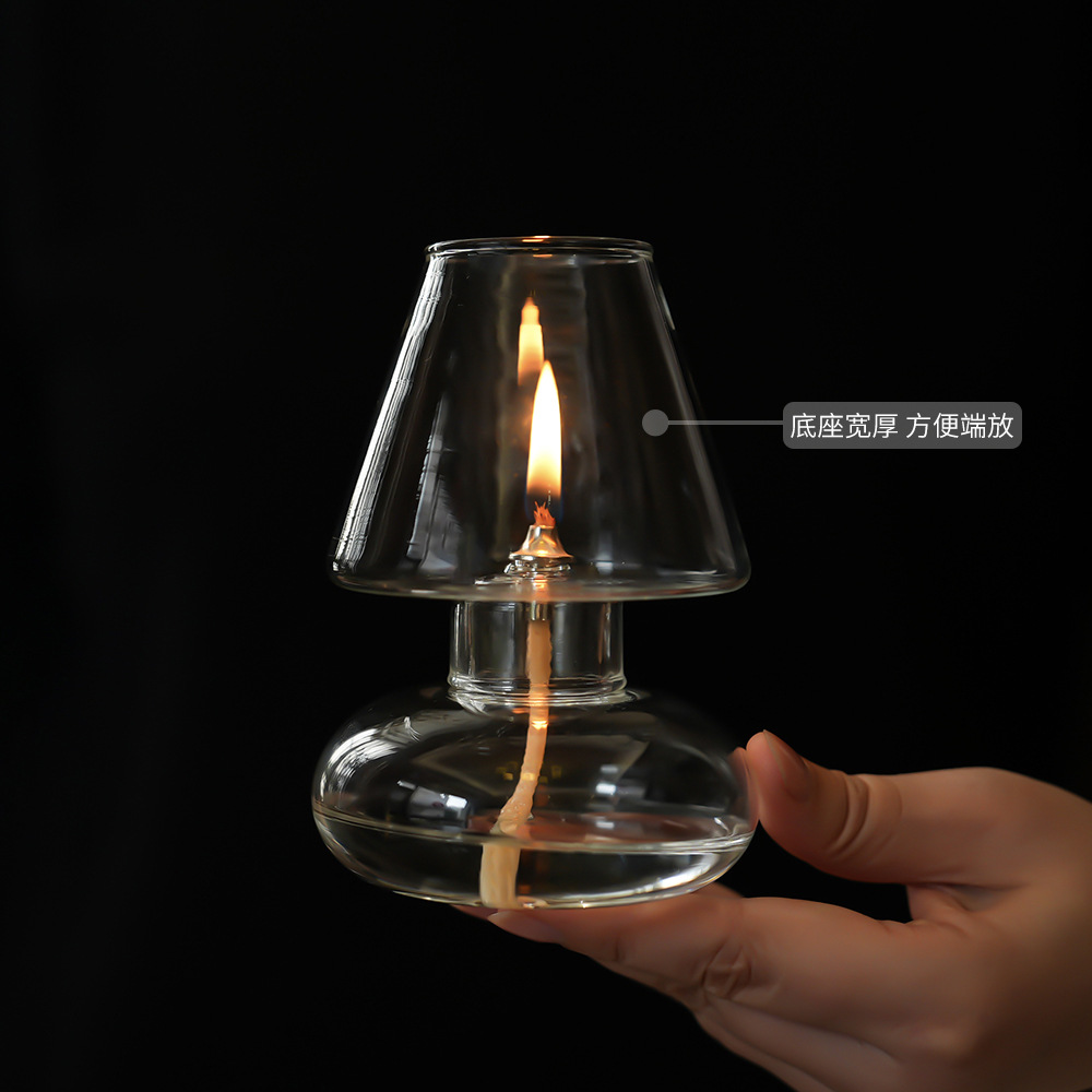 Lámpara de aceite de vidrio hecha a mano de estilo nórdico Decoración europea Candelabro para el hogar Adornos al por mayor con pantalla de lámpara Lámpara de mantequilla a prueba de viento