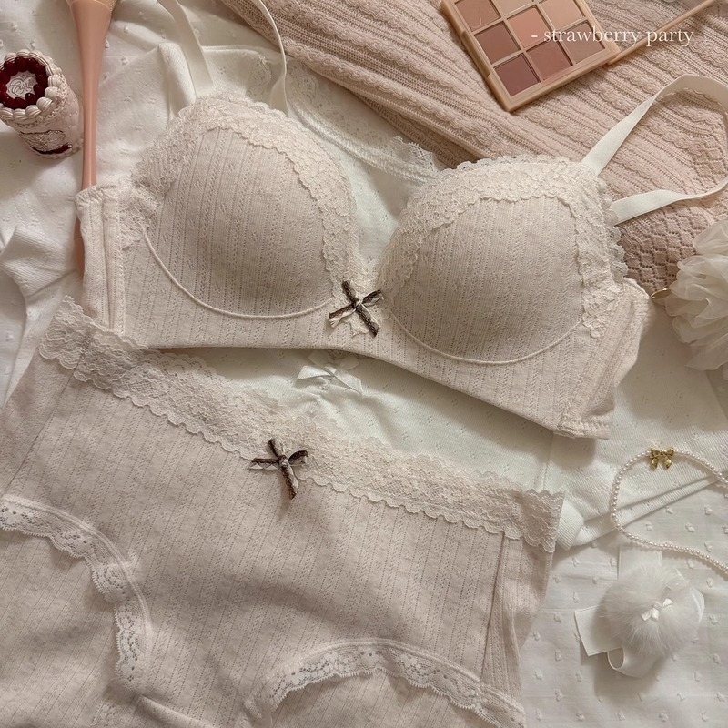 胸が小さい女性向けの甘くて爽やかな花柄の下着、ワイヤーなしのプッシュアップ、副乳を引き締める、快適なレースのシームレスブラ|undefined