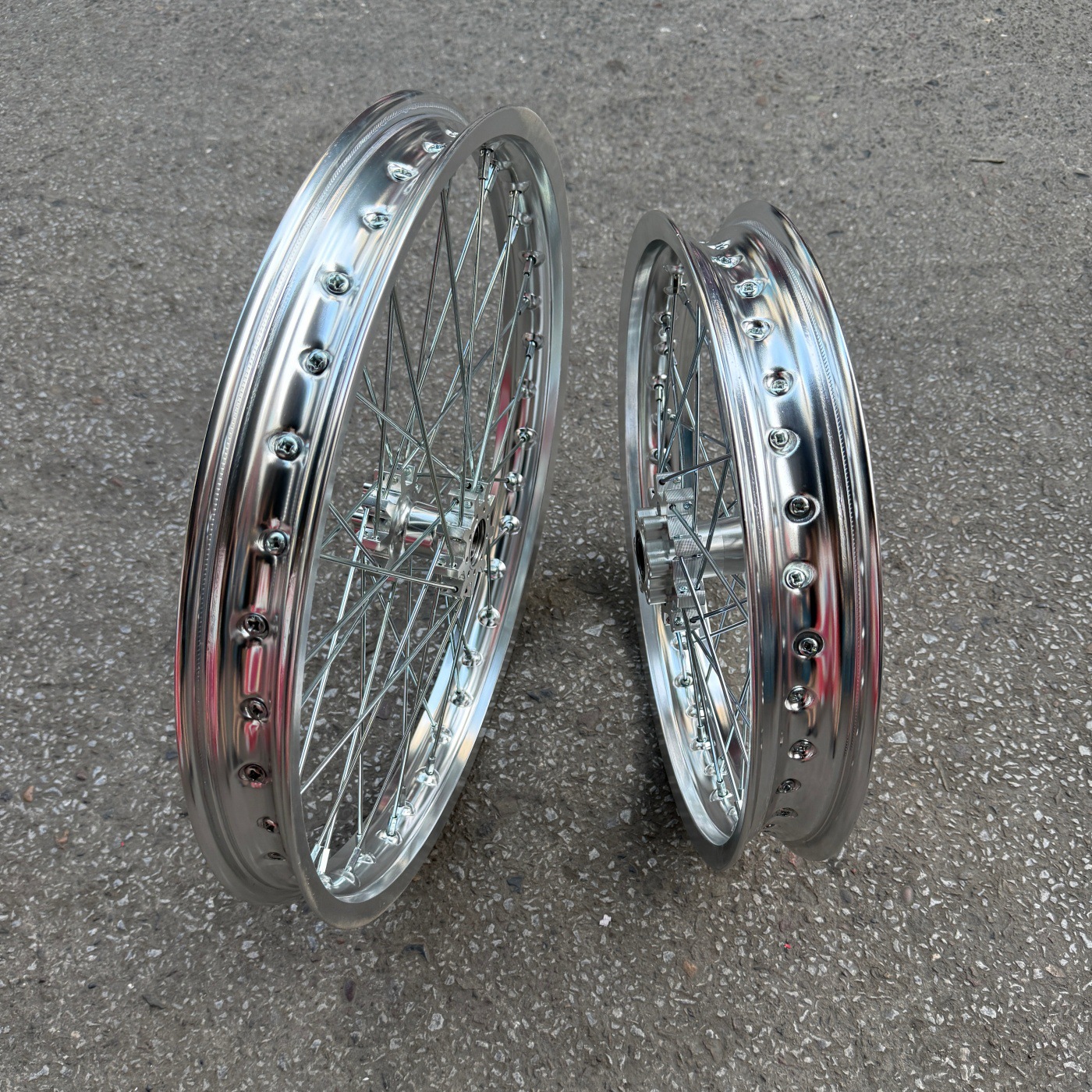 Suitable for QiuLong LightBee modification, 1.60-19 front, 1.85-16 rear, straight-pull CNC silver wheel hub assembly, LightBee wheel set