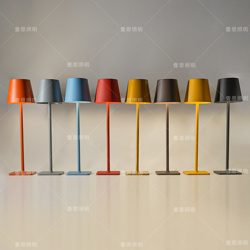 Lámpara de mesa de hierro de pie alto restaurante lámpara de mesa de carga al aire libre Poldina Amazon USB táctil tres colores luz Amazon