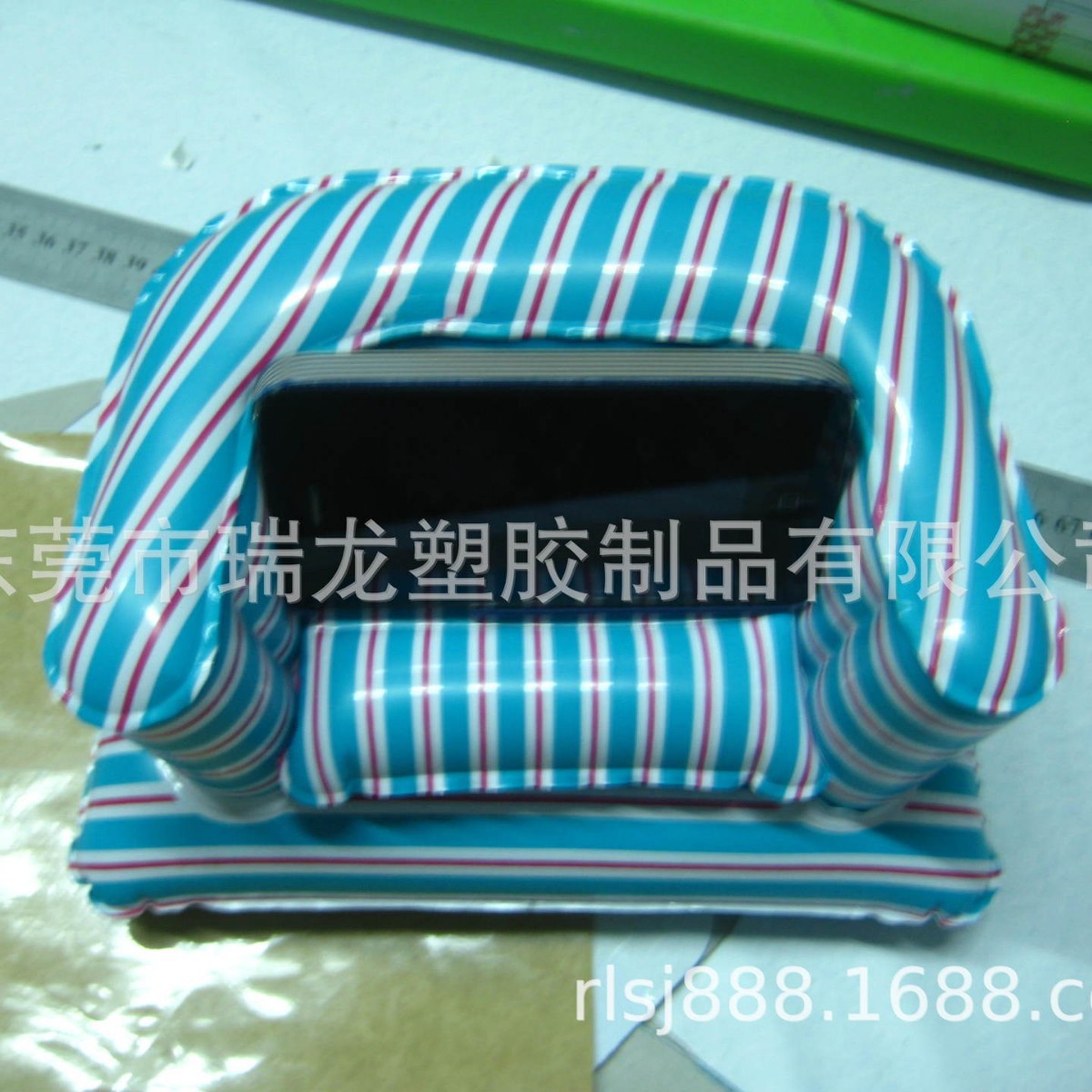 Factory Customized Sofa Shape Mobile Phone Holder Pvc Inflatable Decoration Inflatable Advertising Mini Sofa