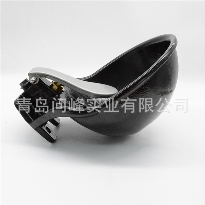 问峰养殖器械牛用饮水碗 喷塑铸铁碗体牛马自动碗式饮水兽用