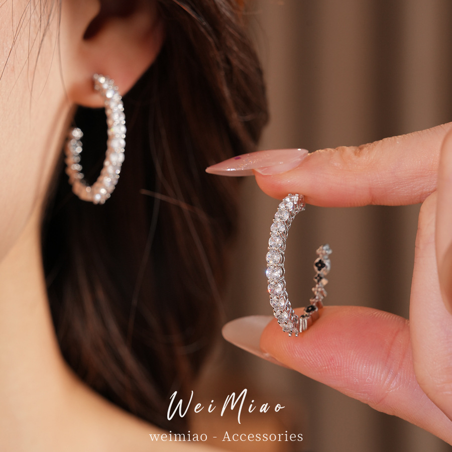 Aguja de plata zircón geométrico redondo en forma de C aretes personales temperamento de aire frío aretes ligeros de lujo alta sensación de aretes al por mayor image 3