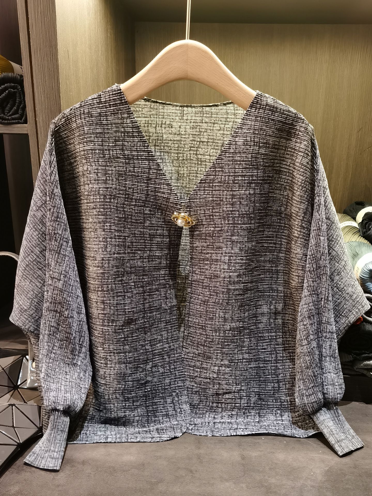 Áo khoác dáng rộng nữ tay lỡ cổ tròn chất liệu cotton thoáng mát — Màu hồng, màu xám, màu mơ