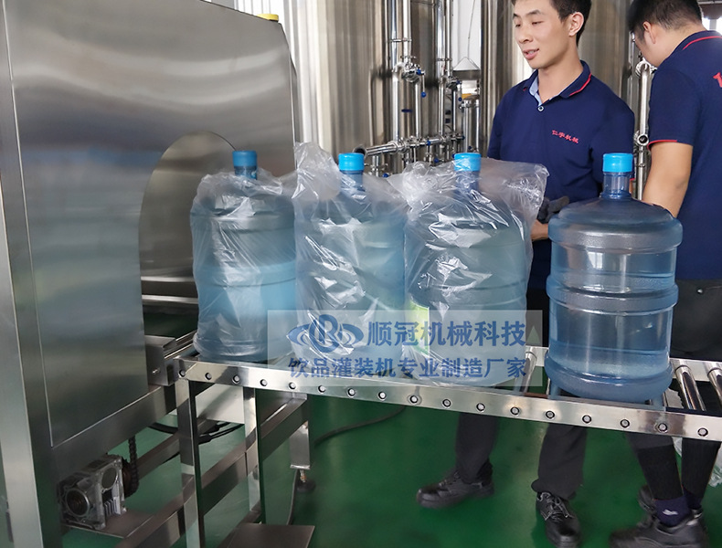 桶装水生产设备 大桶矿泉水套袋机