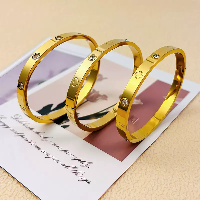 抖音爆款欧美时尚简约手环女高级感不掉色爱心卡的家手镯镶钻手圈