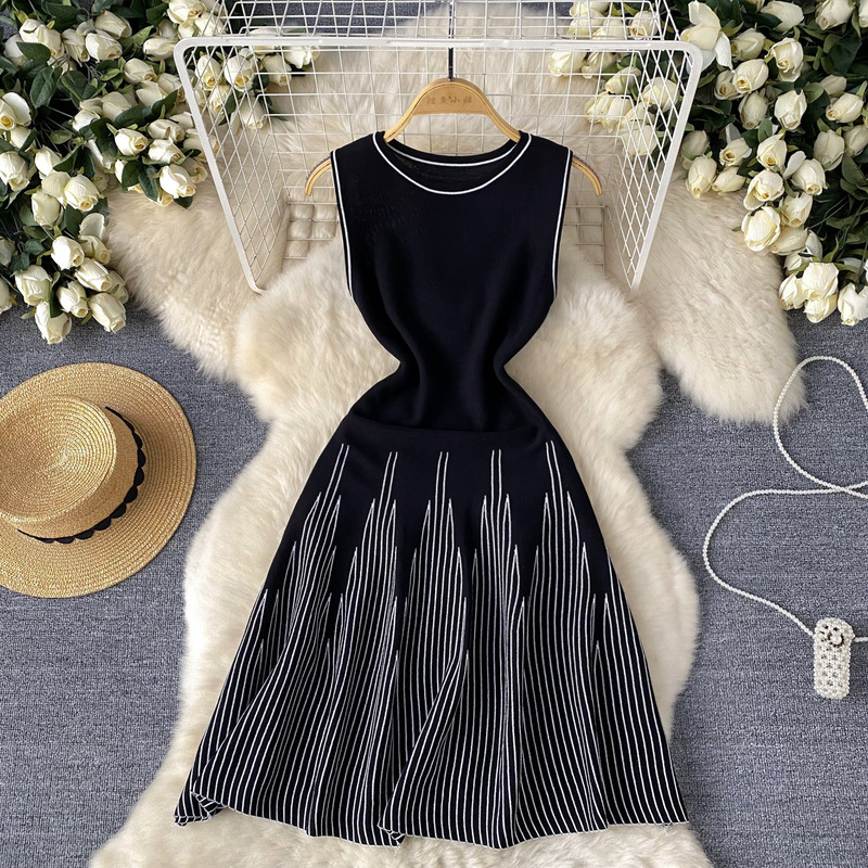 European and American Simple Sleeveless Crewneck Striped Knitted dress Women's Summer Waist Design Sense Niche Fairy Midi Dress European and American Simple Sleeveless Crewneck Striped Knitted dress Women's Summer Waist Design Sense Niche Fairy Midi Dress