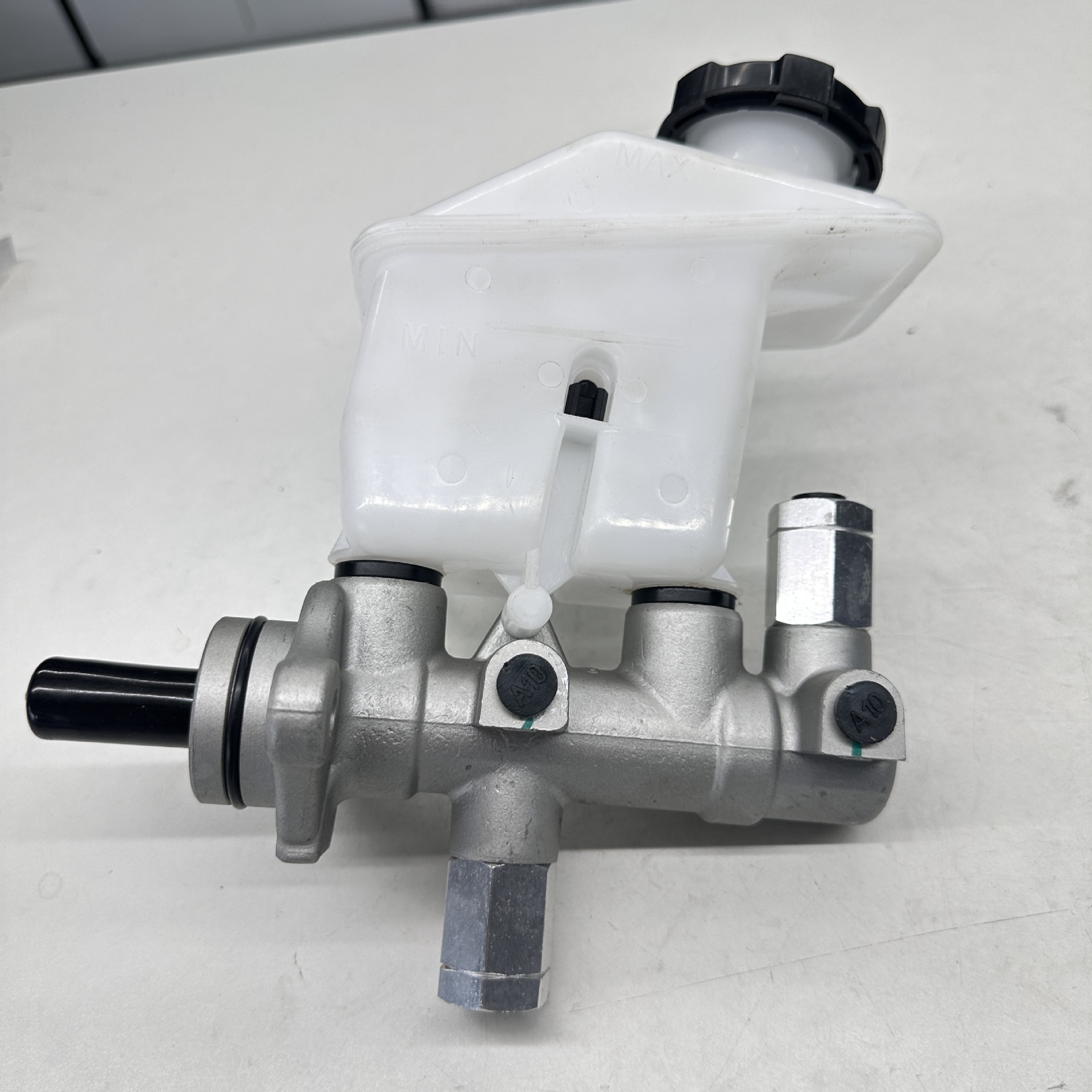 Suitable for Kia Rio Brake Master Cylinder 58510-1g000 58510-1g010