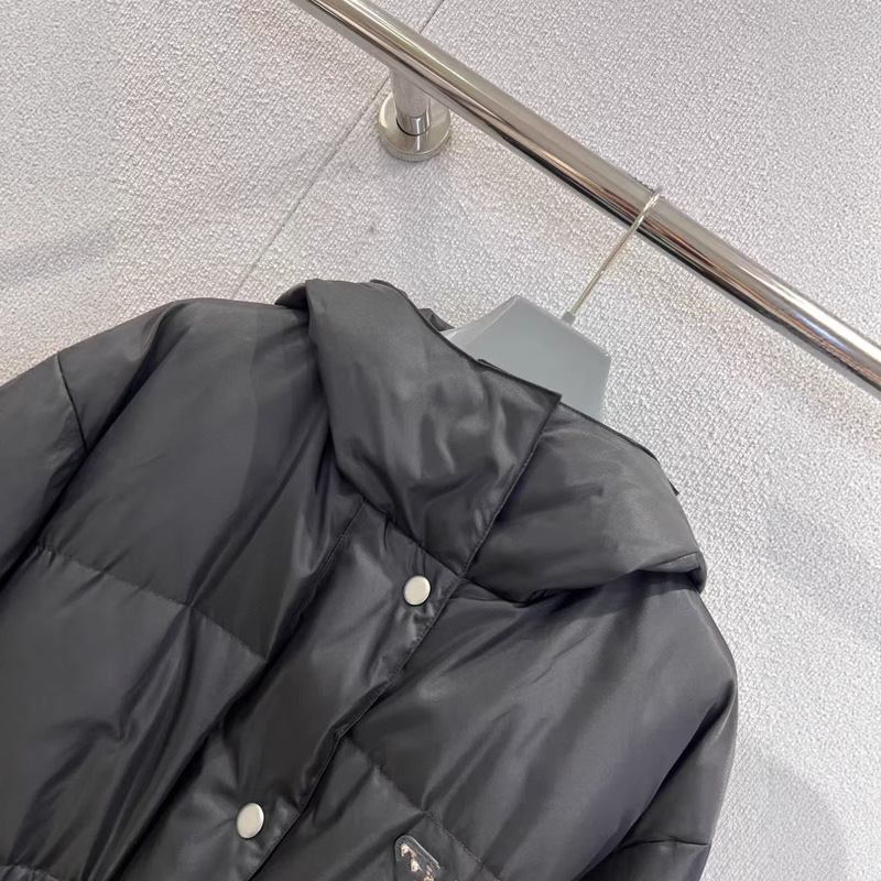 南油直供25秋冬时尚连帽加厚中长款羽绒服经典收腰胸前倒三角上衣|undefined