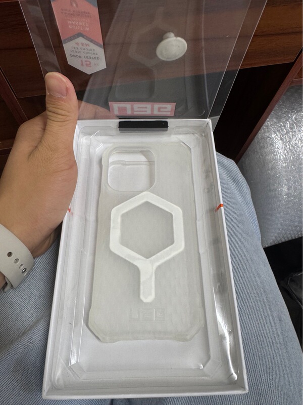 The new armored UA four-corner anti-fall magnetic suction 4/5G mobile phone case is suitable for IPHONE 14 PRO MAX Apple 14