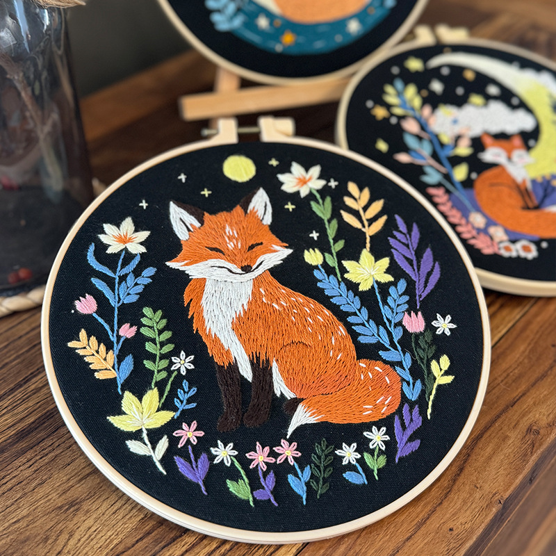 Caricatura encantadora pequeña zorro colgar pintura bordada DIY material de mano bolsas Lu bordado colgante inglés animal colgar pintura de sala de estar