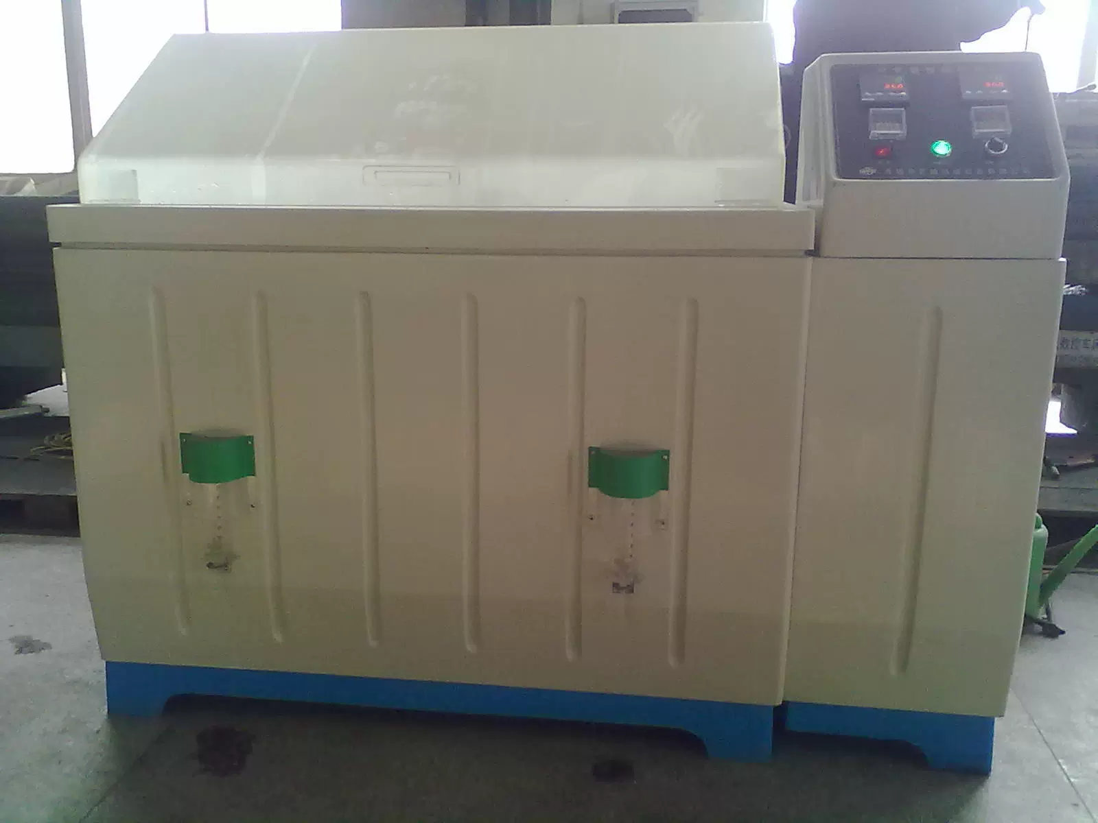 Камера для испытаний на коррозию солевым туманом