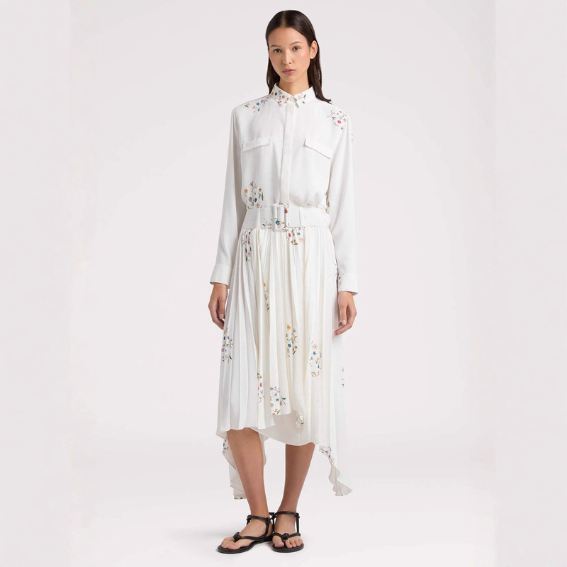 French-Style Silk Lapel Shirt for Women with Exquisite Floral Embellishments on the Neckline and Cuffs, Showing Off the Elegant and Intellectual Style