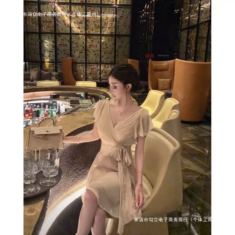 温柔风气质领短袖连衣裙女夏季2025新款百搭修身显瘦休闲字短裙|undefined