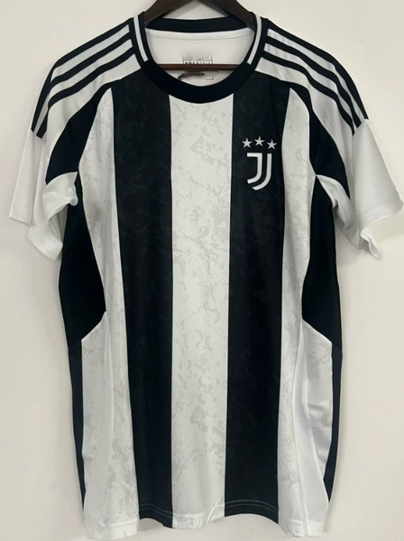 24-25 Juventus home