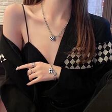 小众设计感棋盘格爱心吊坠项链女手镯套装潮酷配饰女夏锁骨链饰品