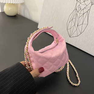 Fashionable small small bag, shoulder bag, one-shoulder bag for leisure with diamond pattern, 2023 collection