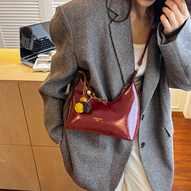 Bolsa de cena portátil de moda ligera de lujo, bolso de hombro de alta calidad de mujer, bolso de brazo de hombro de 2025 nuevo tipo de bolso de hombro de viaje