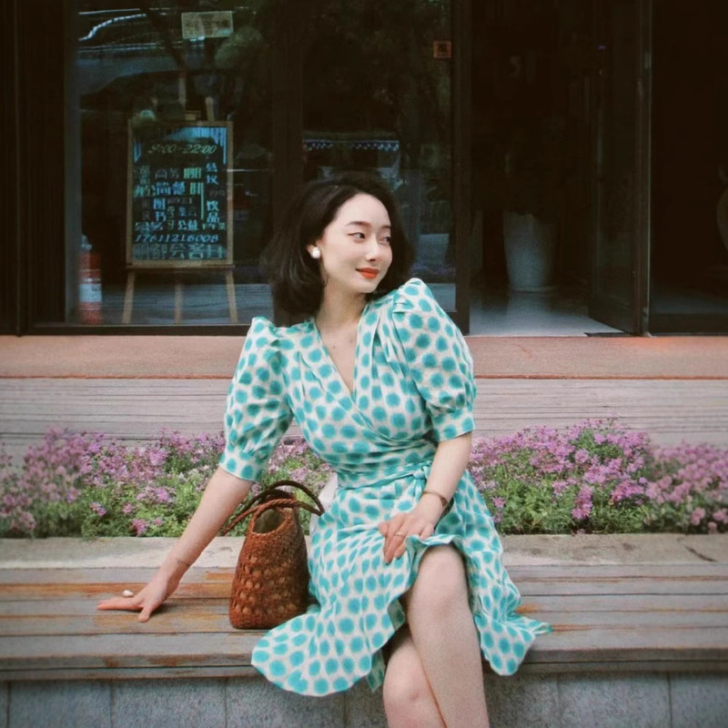 2022 Summer Niche Design Basil Green and White Sunflower V-Neck Wrap Lace-Up Dress for Women 50279 2022 Summer Niche Design Basil Green and White Sunflower V-Neck Wrap Lace-Up Dress for Women 50279