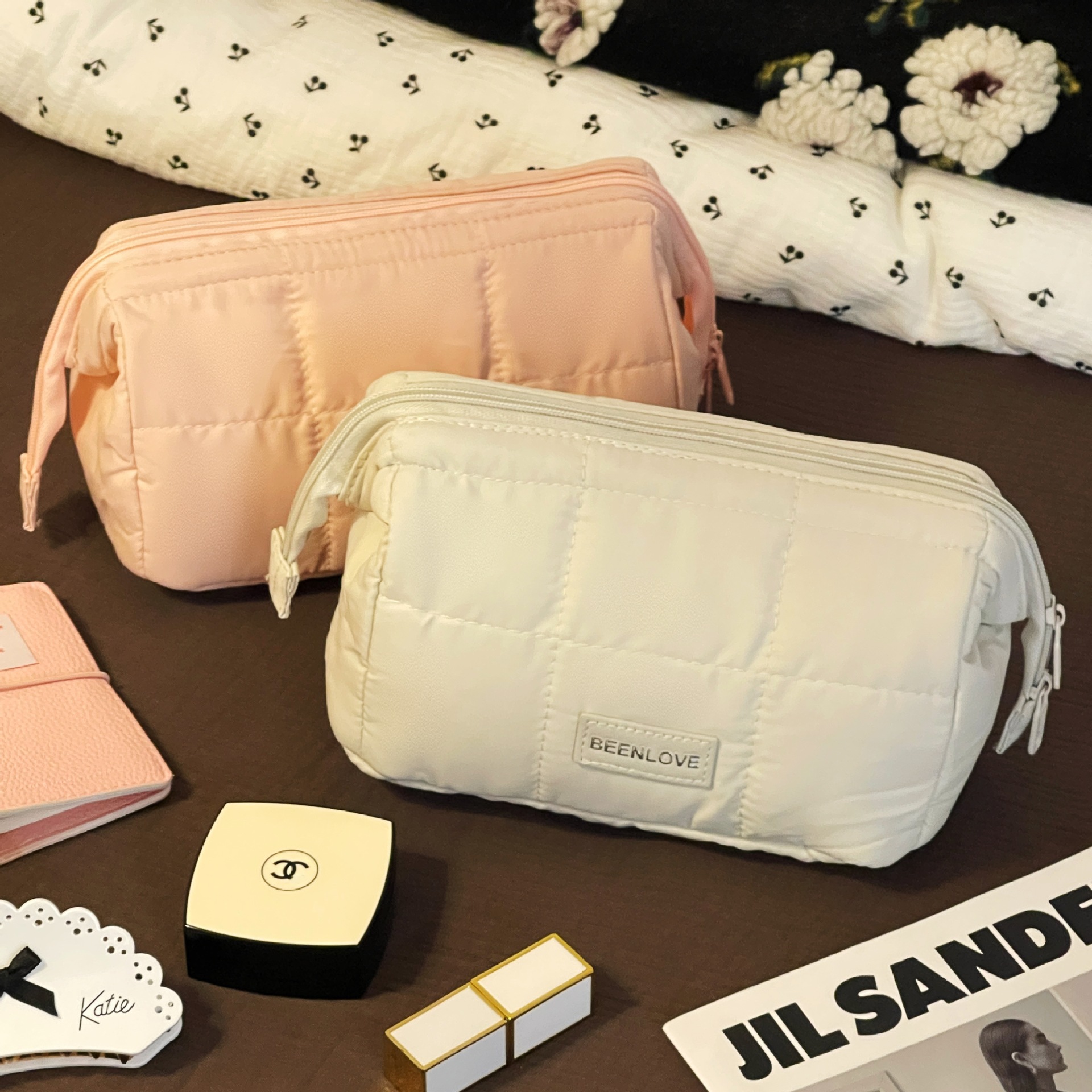 Nueva bolsa de maquillaje de alto valor facial de gran capacidad portátil de viaje bolsa de almacenamiento de lápiz labial de cosméticos de acero portátil bolsa de lavado