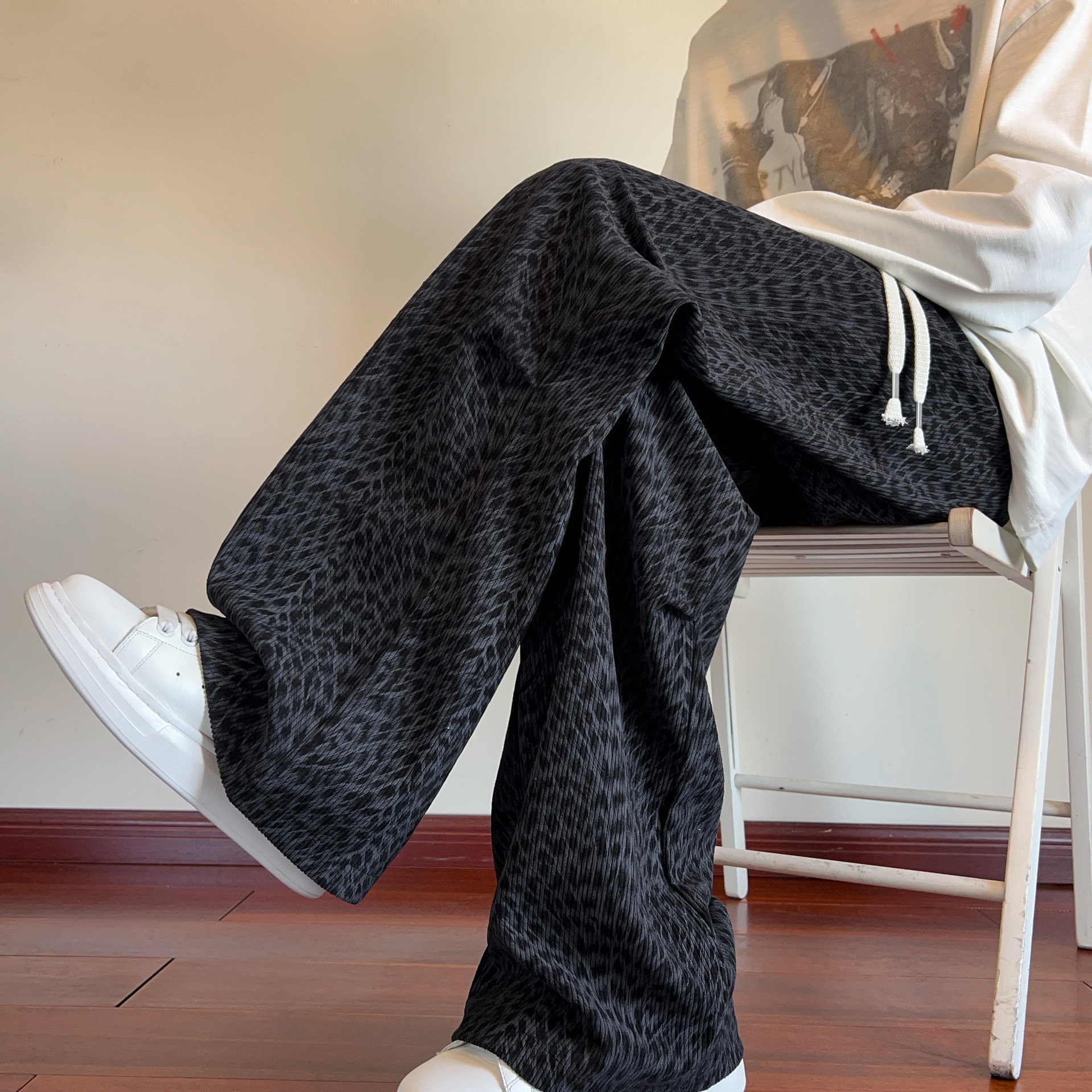 Otoño y invierno de 2025 nuevos pantalones de trabajo rectos de terciopelo para hombres, pantalones casuales de terciopelo para hombres, pantalones sueltos de piernas anchas