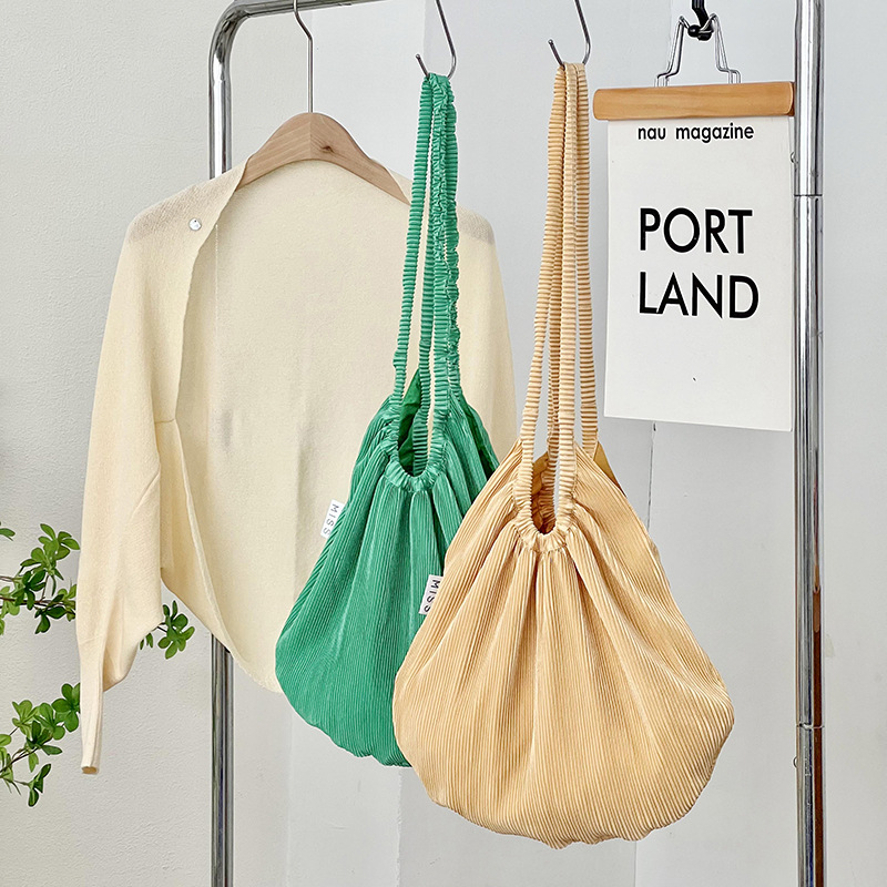 Bolsa de hombro inclinada de marca de moda red bolsa de gran capacidad de transporte bolsa de lona casual bolsa de color caramelo delgada pliegue