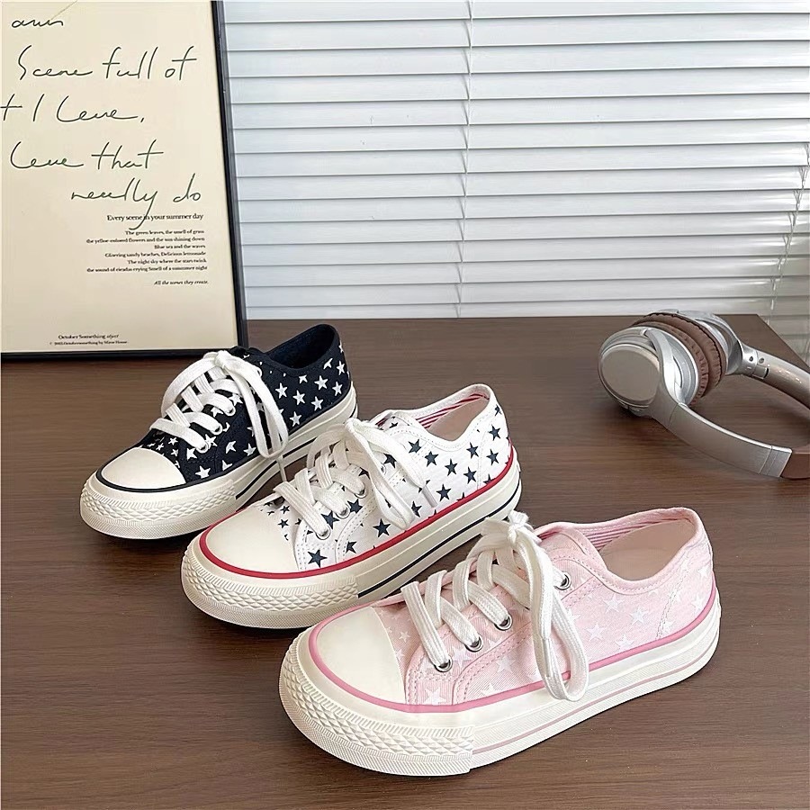 Zapatos de lona para mujeres verano 2026 nuevas estrellas zapatos casuales coreanos zapatos de plantilla gruesa zapatos blancos para mujeres verano