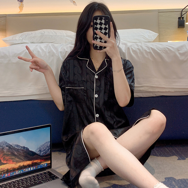 Verano simple casual jacquard de seda de hielo camisón de manga corta para mujer cardigan Delgado solapa seda ropa para el hogar transmisión en vivo