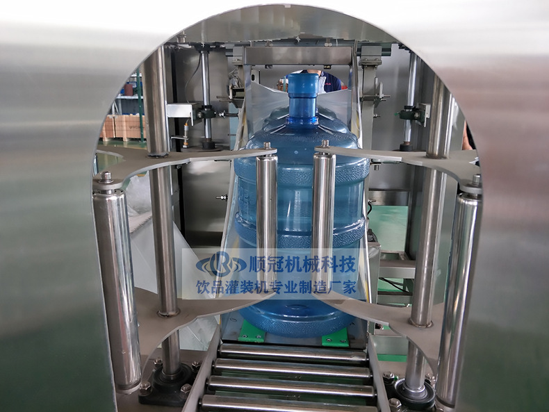 桶装水生产设备 大桶矿泉水套袋机