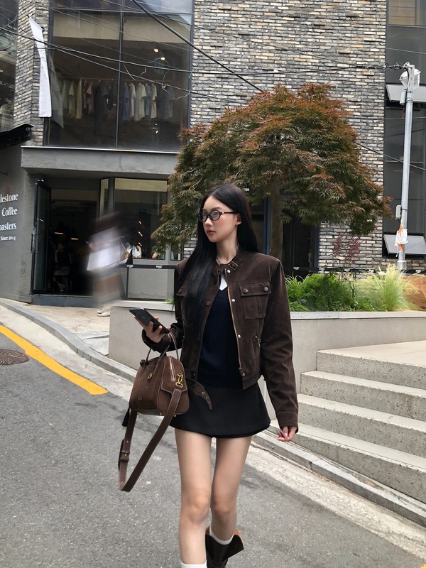 红人馆麂皮绒外套女秋季2025新款巨好看的冷淡系独特短款棕色上衣|undefined