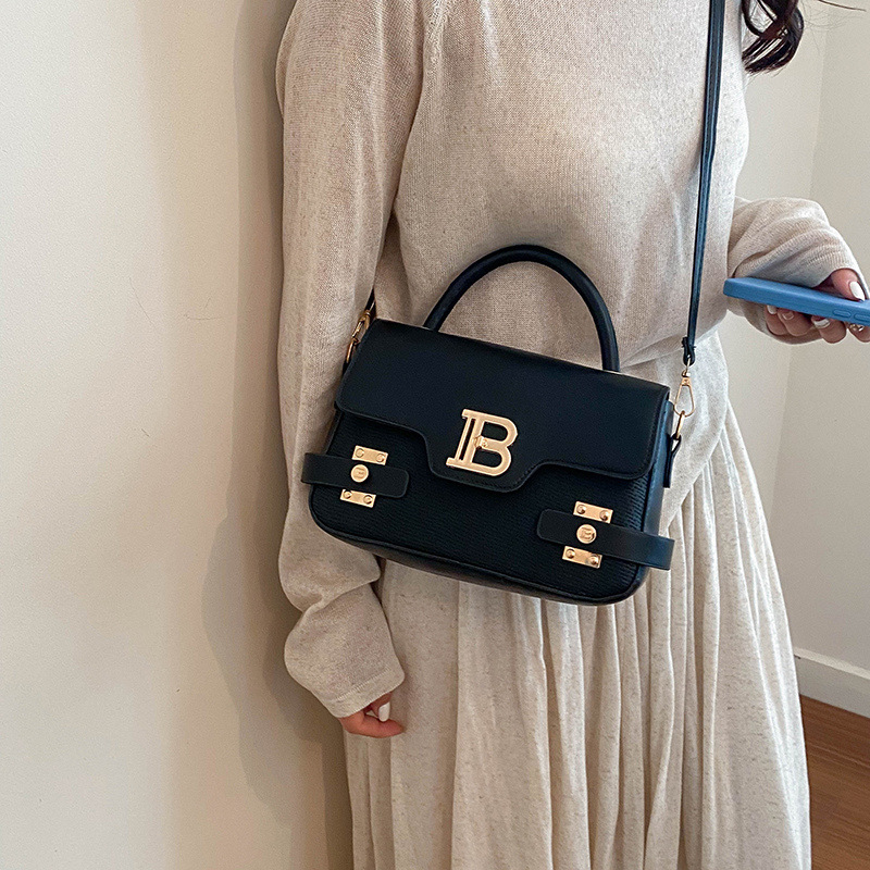 Bolso de mano de moda para mujeres 2026 primavera nuevo estilo coreano color sólido bolso extranjero texturizado bolso de hombro nicho
