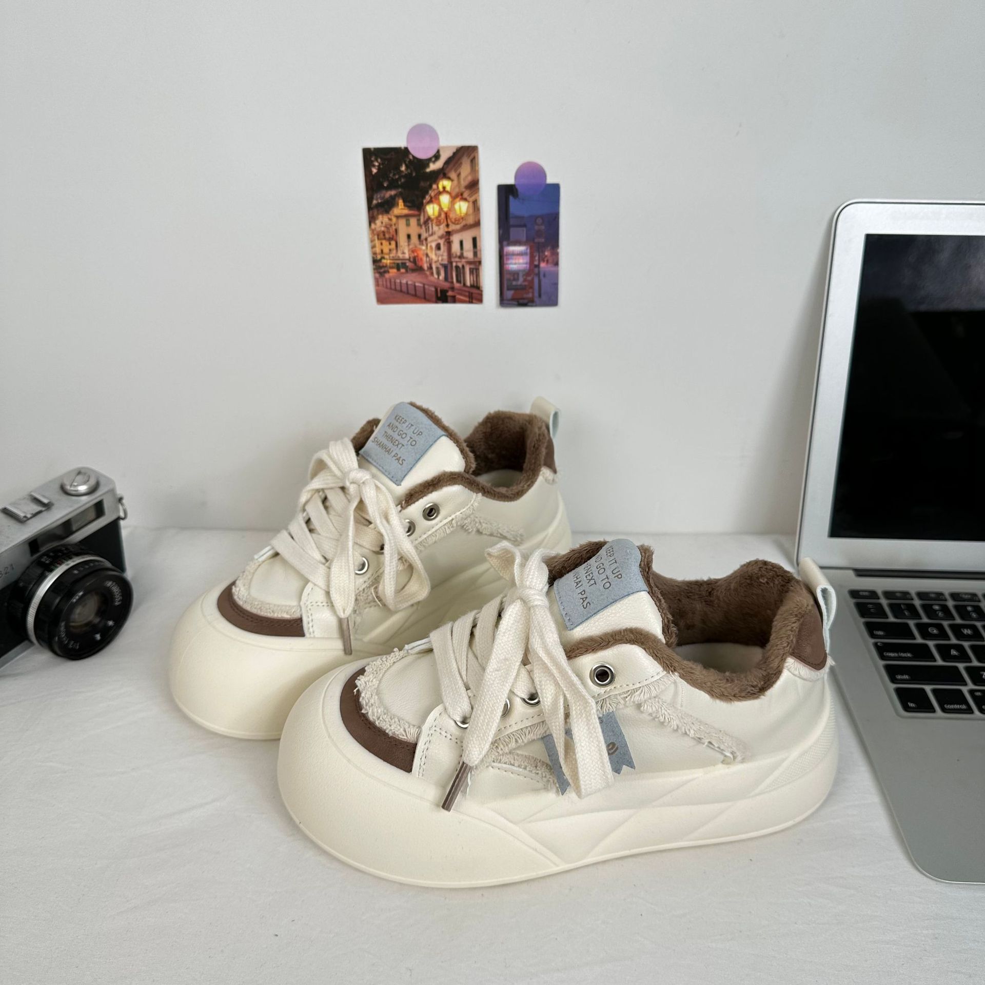 Yuanbo2024 invierno estudiantes calentamiento de algodón zapatos de mujer de suela gruesa de altura baja con zapatos de lana de estilo coreano