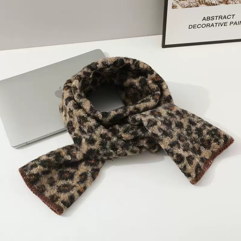 Curly lamb‑wool leopard scarf, demi‑season, European style, lightweight 0.2 kg