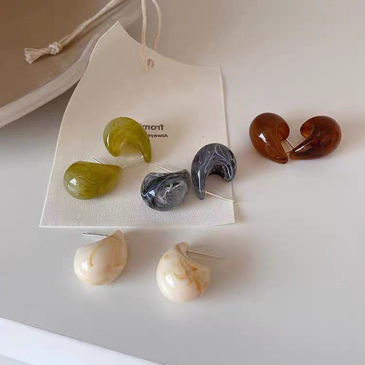 Retro Simple Fashion Small New Resin Imitation Stone Water Drop Earrings display picture 6