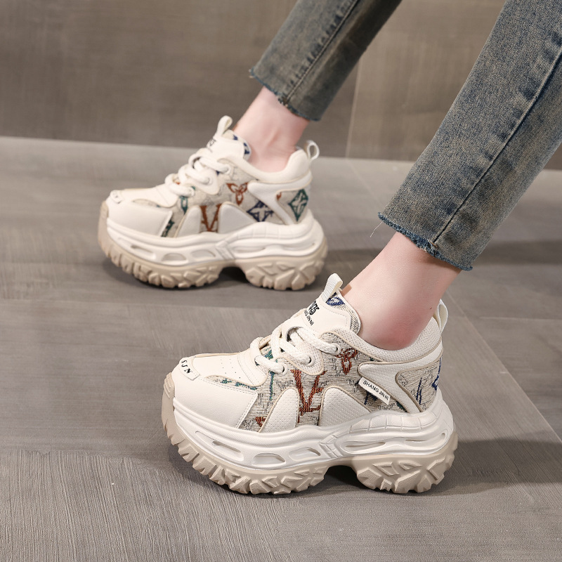 Giày sneaker nữ đế dày tăng chiều cao phong cách daddy — Trà sữa màu
