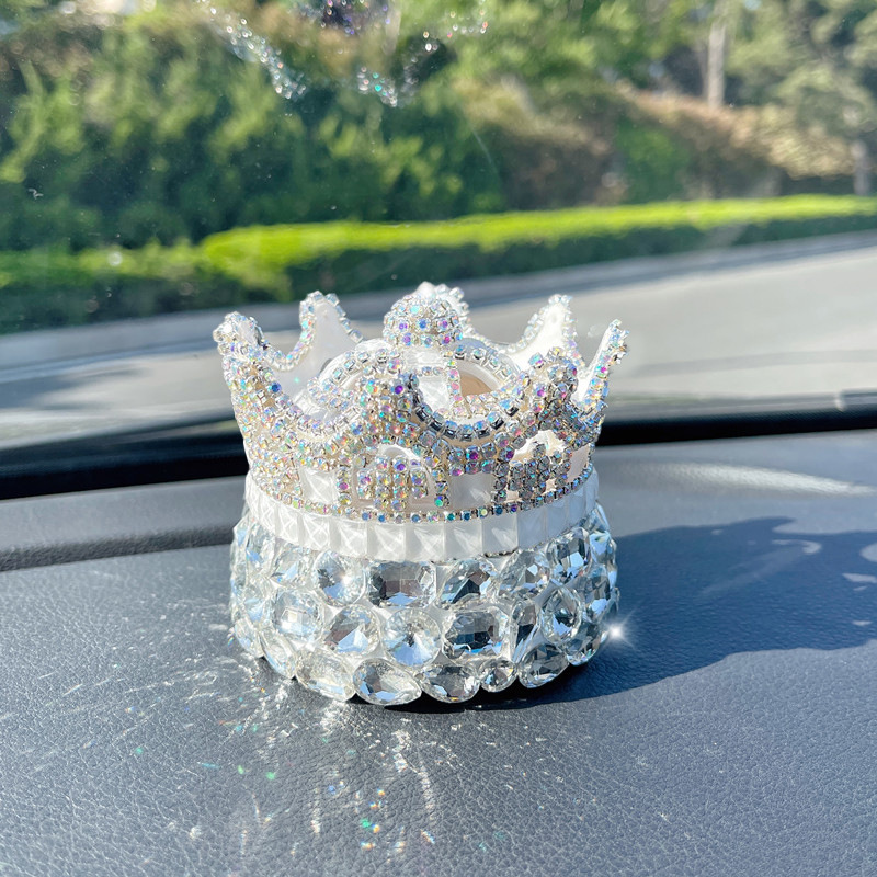 Nuevos adornos para automóviles, accesorios para automóviles, coronas de diamantes, perfumes, decoraciones de aromaterapia para automóviles, suministros para automóviles nuevos para niñas