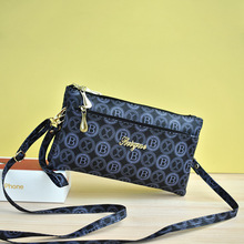 字母印花女士挎包双拉链大容量妈妈包逛街简约手拿斜挎两用包软