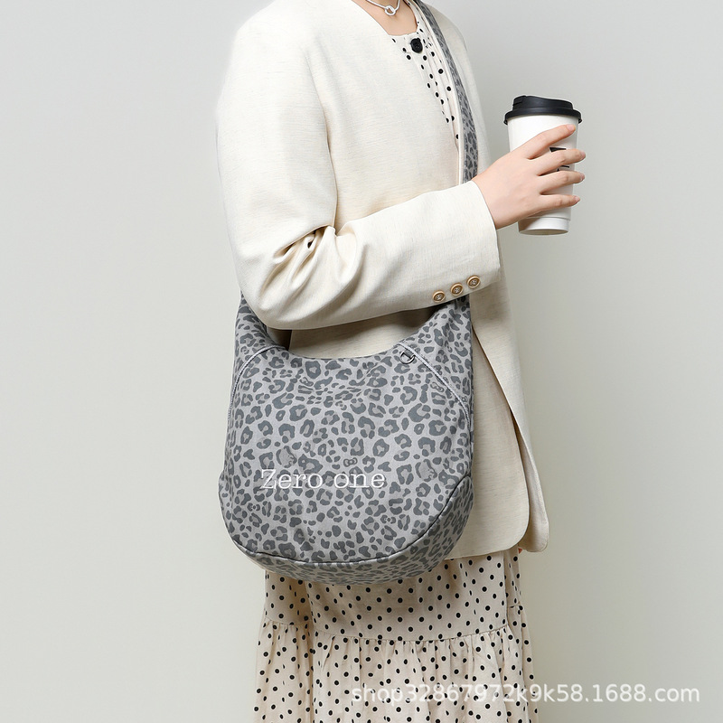 2026 Autumn Women's Vintage Brown Leopard Print Canvas Crossbody Bag Korean Style Ins Commuting Shoulder Dumpling Bag 2026 Autumn Women's Vintage Brown Leopard Print Canvas Crossbody Bag Korean Style Ins Commuting Shoulder Dumpling Bag