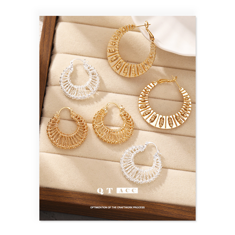 Europa, América, estilo retrógrado, estilo francés de alta calidad, temperamento delicado, estilo simple y versátil, nuevos pendientes de otoño y invierno