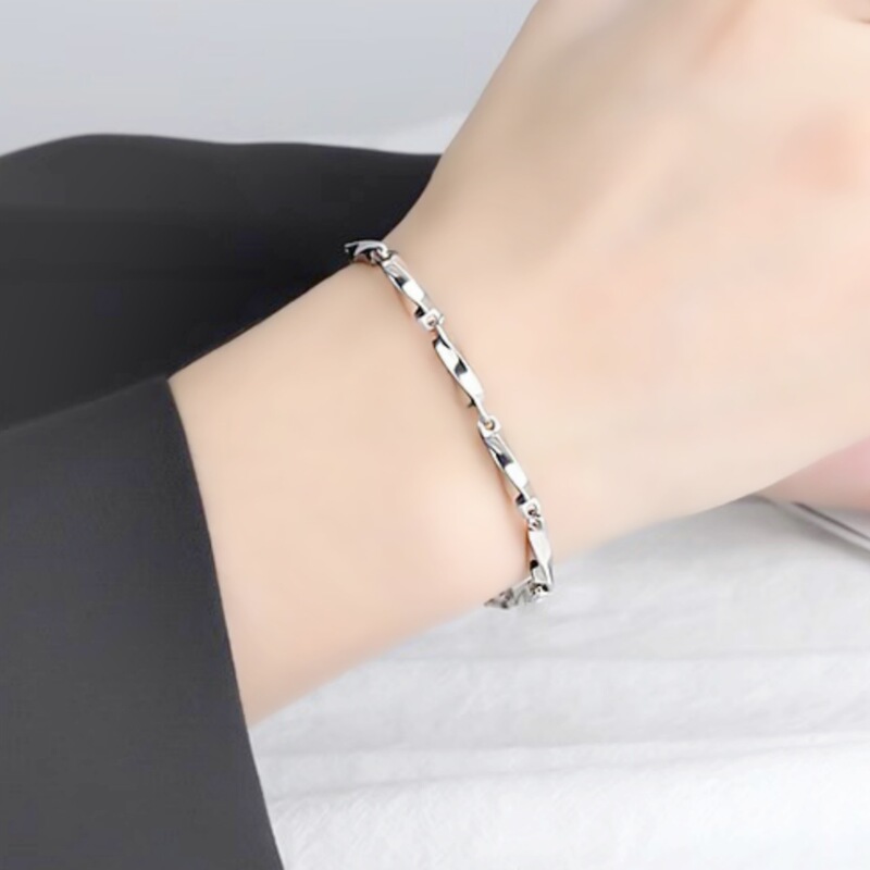 New Mobius Bracelet: The Endless Ring, Hip-Hop Style Diamond-Shaped Bracelet, Titanium Steel, Stylish and Cool, for Men New Mobius Bracelet: The Endless Ring, Hip-Hop Style Diamond-Shaped Bracelet, Titanium Steel, Stylish and Cool, for Men