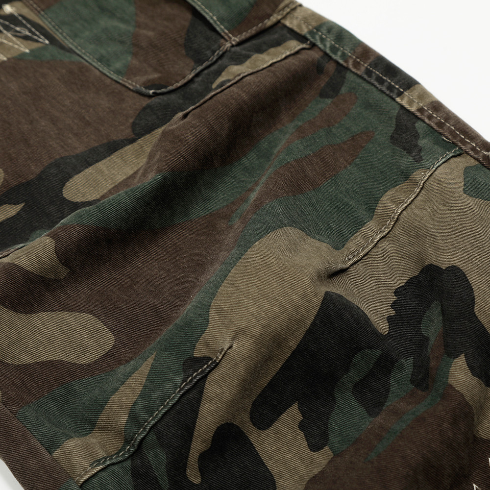 Cargohose im amerikanischen Camouflage-Stil mit Rissen und Patches – Trendiges Design für Herren, knitterfrei, gerade geschnitten._voghion.com