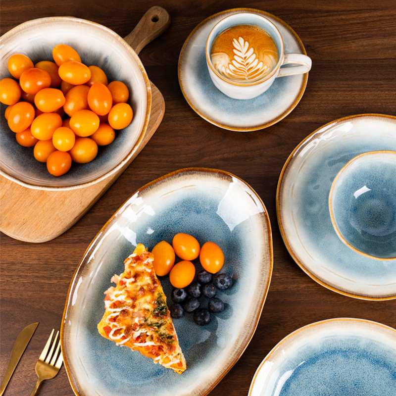 Fábrica de cerámica de Yuquan venta directa de platos de comedor caseros europeos platos de ensalada de forma especial platos de platos de cerámica de lujo ligeros platos